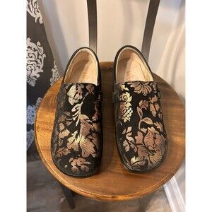 Alegria Suede Embossed Comfort Clog Size 39 W US 9 Wide Casual All Day Comfort